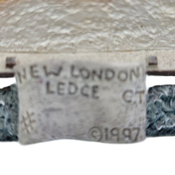 Vintage 1997 Younger & Associate Harbour Lights New London Ledge #406 Lighthouse - Picture 5 of 8